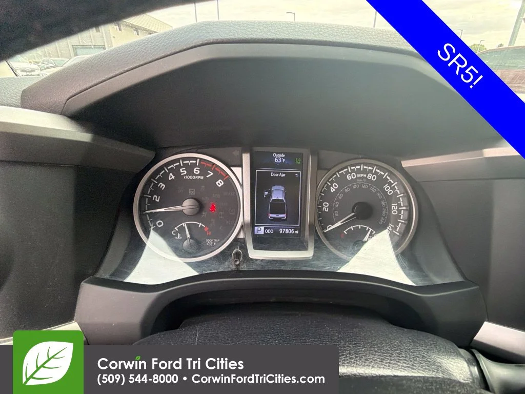 Used 2022 White Toyota SR5 image 11