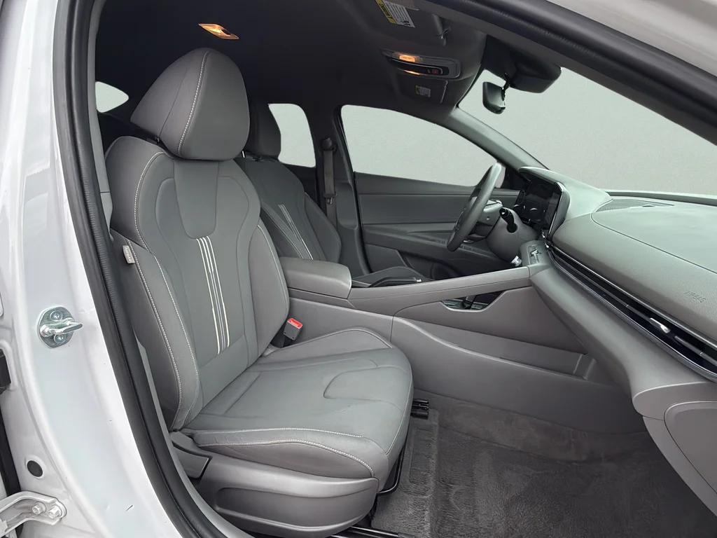 Used 2024 Serenity White Hyundai SEL image 20