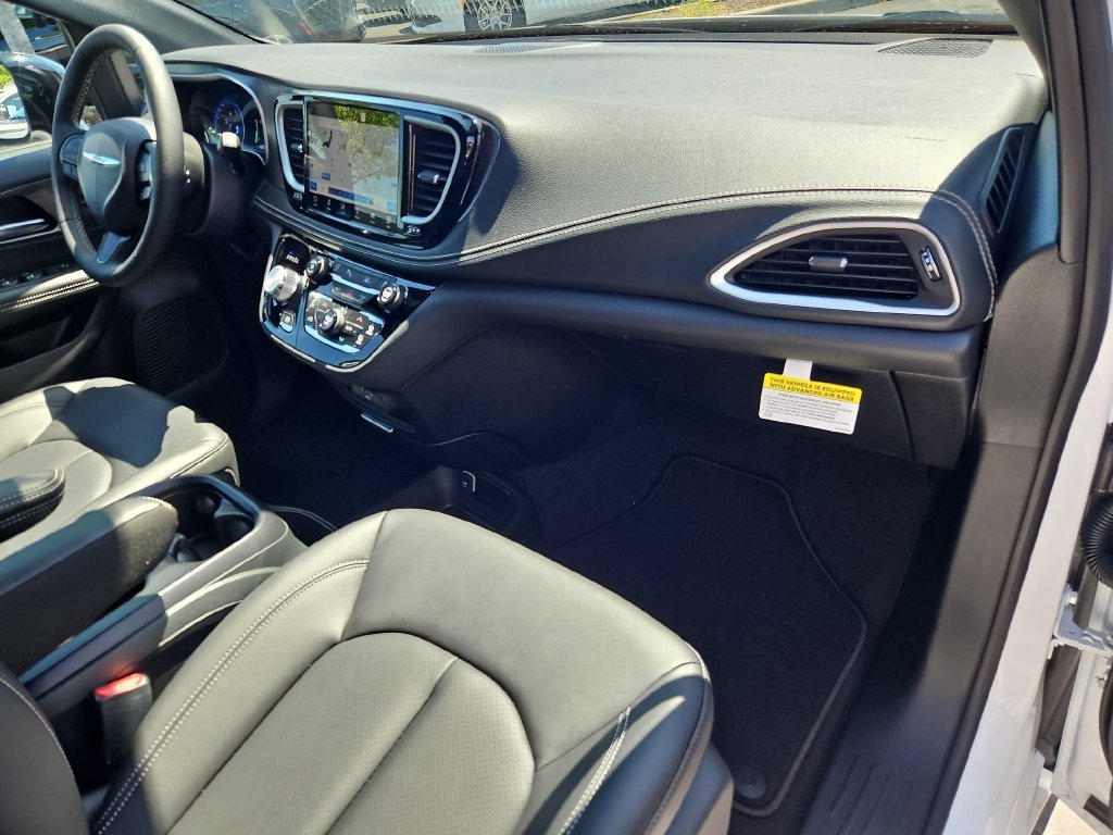 2026 Chrysler Pacifica Select - Photo 29