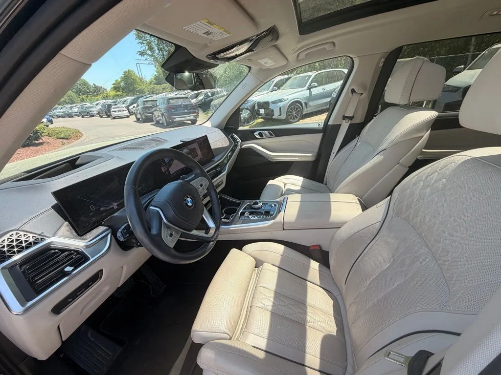 Certified Used 2025 Black Sapphire Metallic BMW xDrive40i image 5