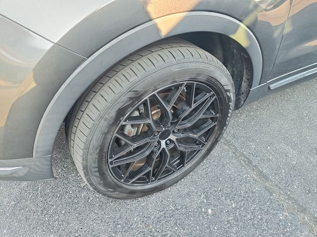 Used 2019 Gray Ford Limited image 2