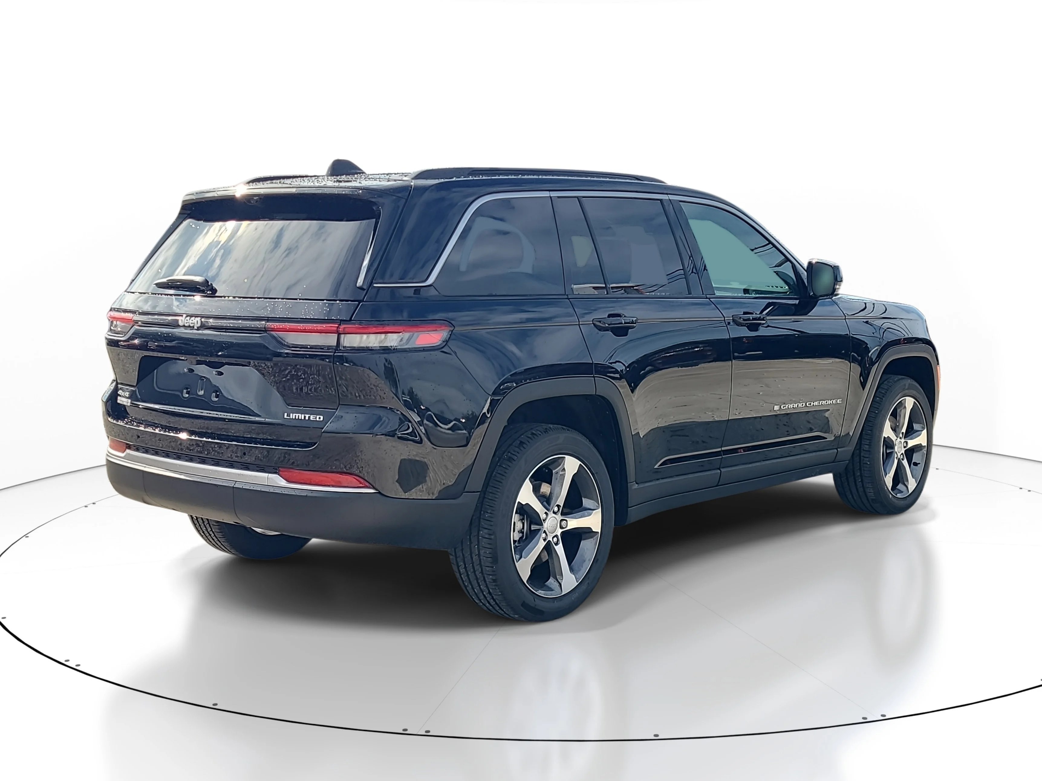 New 2026 Diamond Black Crystal Pearlcoat Jeep Limited image 3