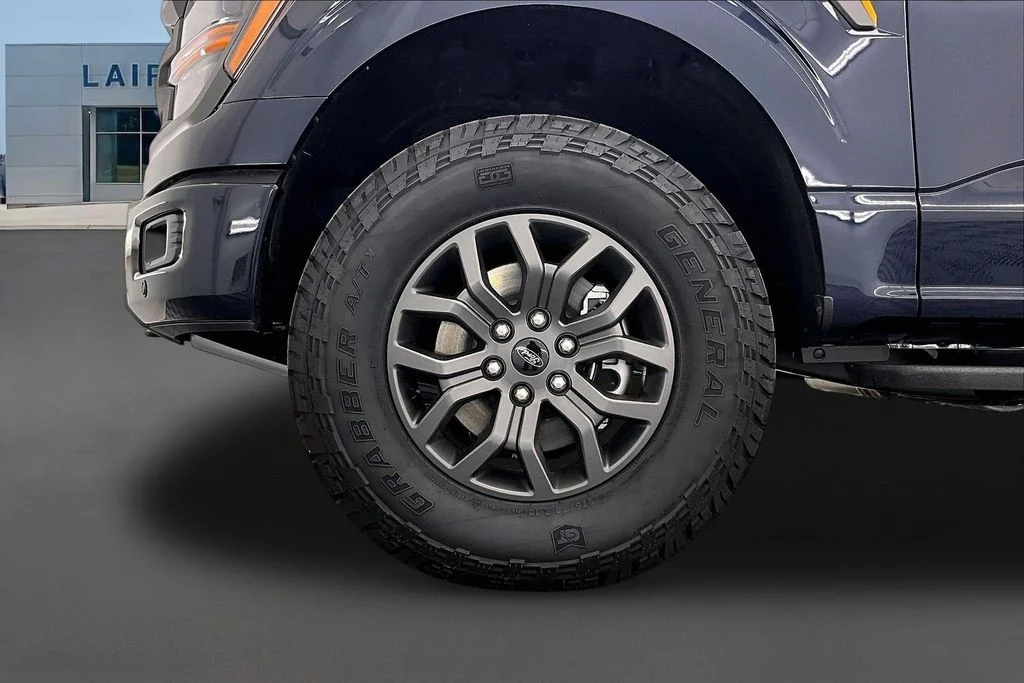 New 2025 Blue Metallic Ford Tremor® image 13