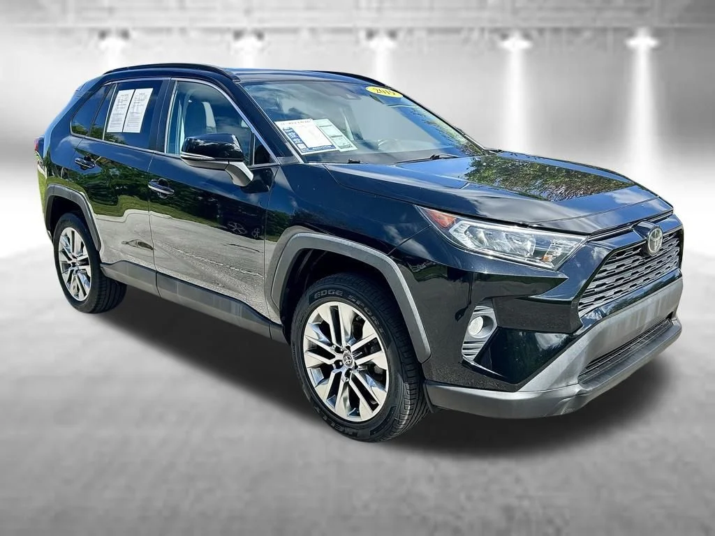 Certified Used 2019 Midnight Black Metallic Toyota XLE Premium image 3