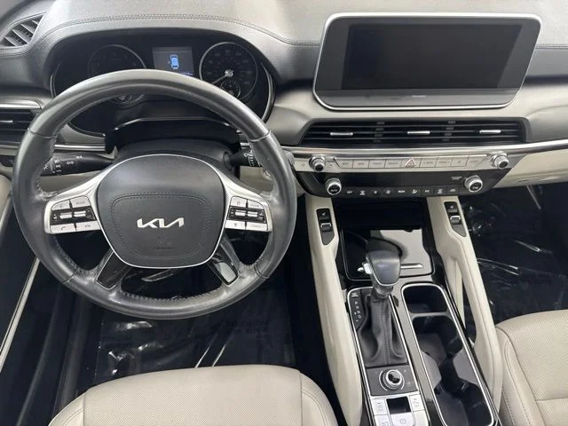 Used 2022 White Kia S image 28