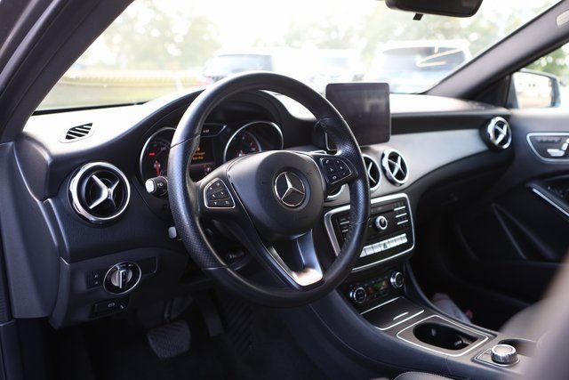 Used 2020 Gray Mercedes-Benz GLA 250 image 12