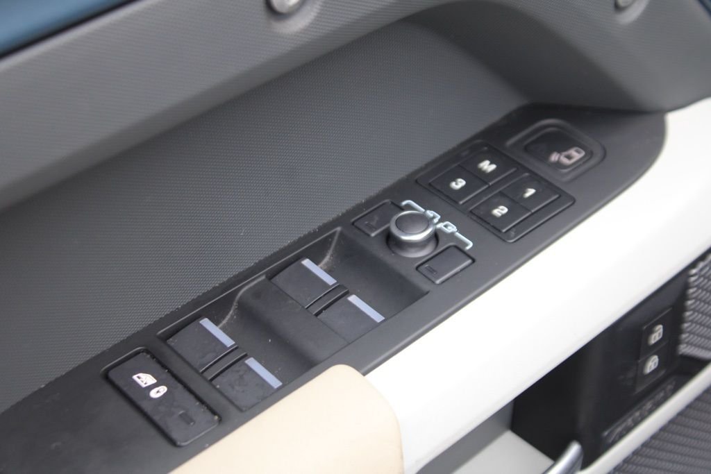 2022 Land Rover Defender X-Dynamic SE - Photo 11