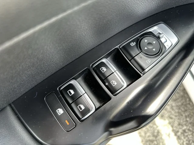 Used 2023 White Kia GT-Line image 17