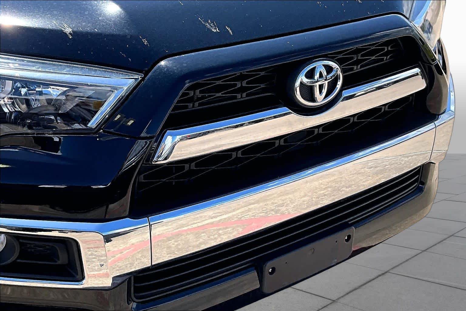 Used 2018 Midnight Black Metallic Toyota Limited image 30