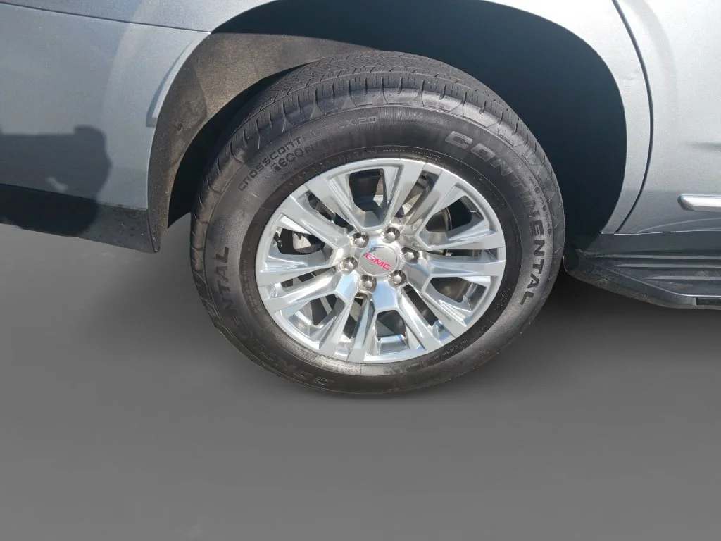 Used 2025 Sterling Metallic GMC Denali image 10