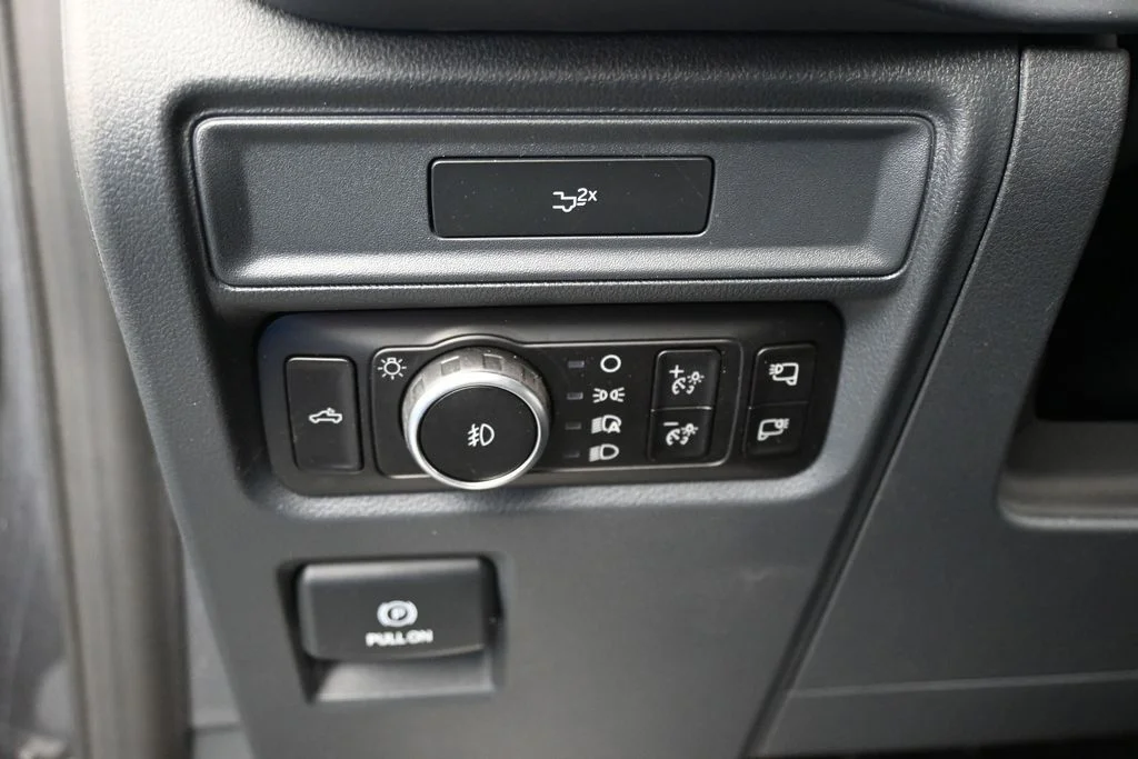 New 2026 Carbonized Gray Metallic Ford XLT image 11