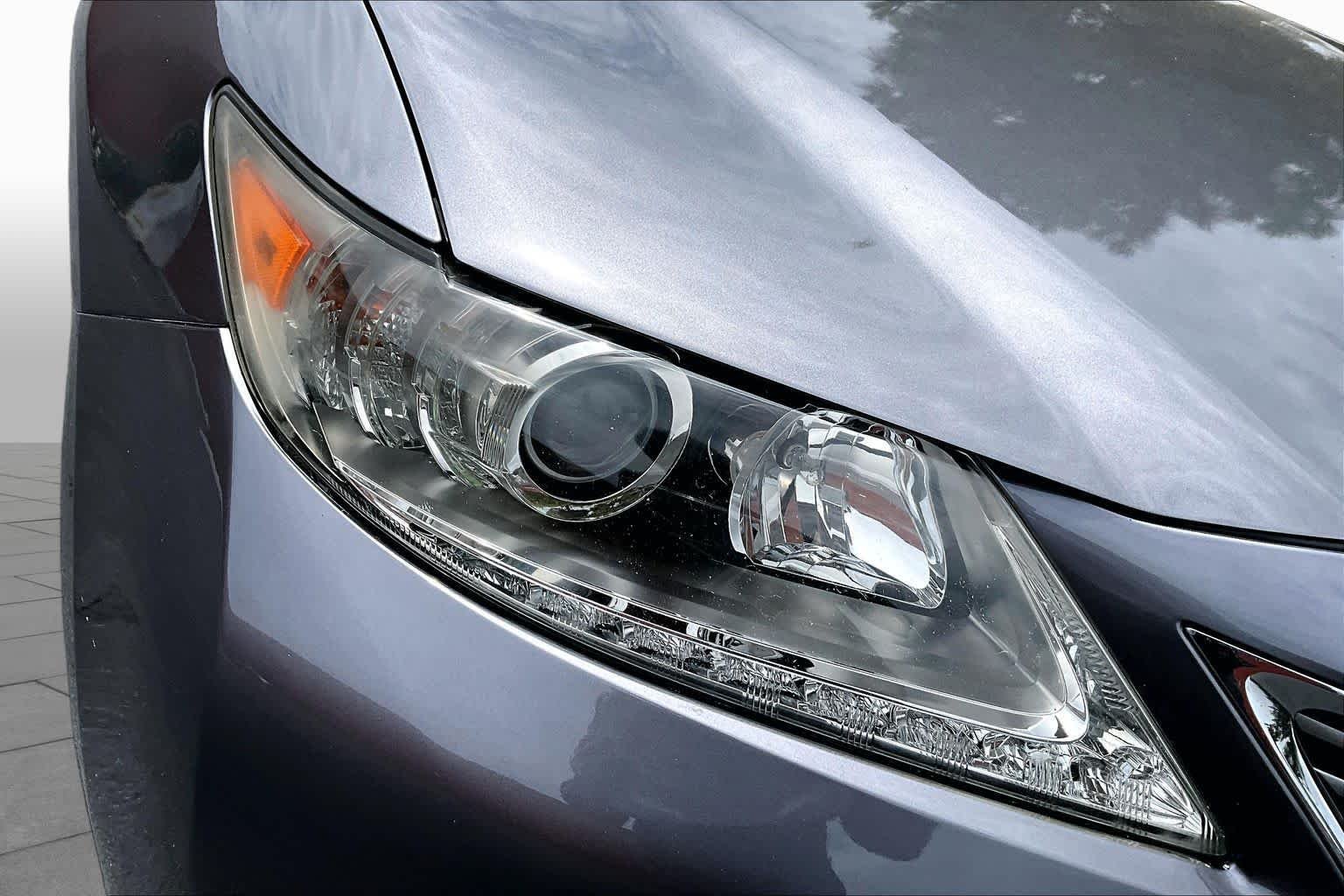 Used 2014 Nebula Gray Pearl Lexus Hybrid image 27