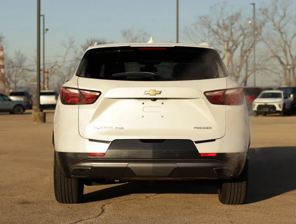 Used 2022 Iridescent Pearl Tricoat Chevrolet Premier image 6