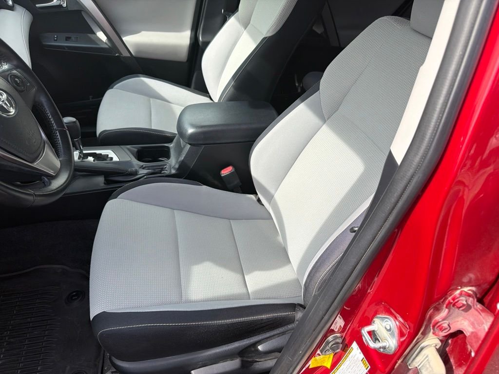 Used 2016 Red Toyota XLE image 10