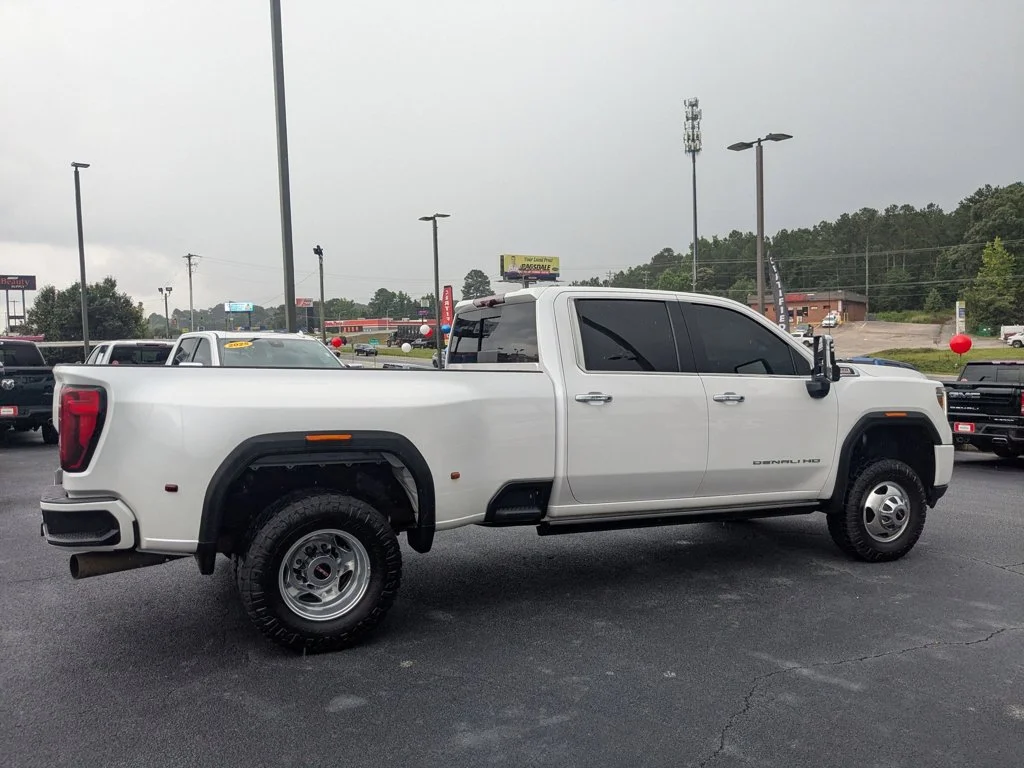 Used 2022 White Frost Tricoat GMC Denali image 4