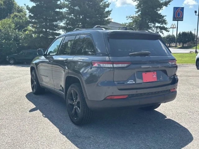 Used 2023 Gray Jeep Limited image 7