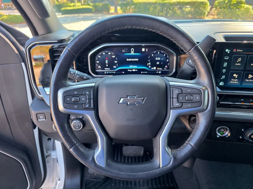 Used 2023 SUMMIT WHITE Chevrolet RST image 21