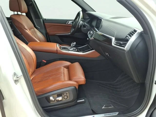 Used 2021 White BMW M50i image 24