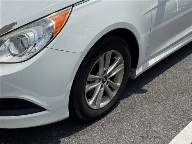 Used 2014 White Hyundai GLS image 4