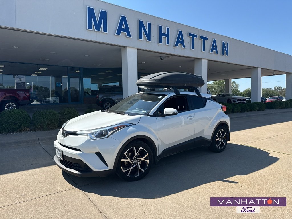 Used 2018 Blizzard Pearl Toyota XLE image 1