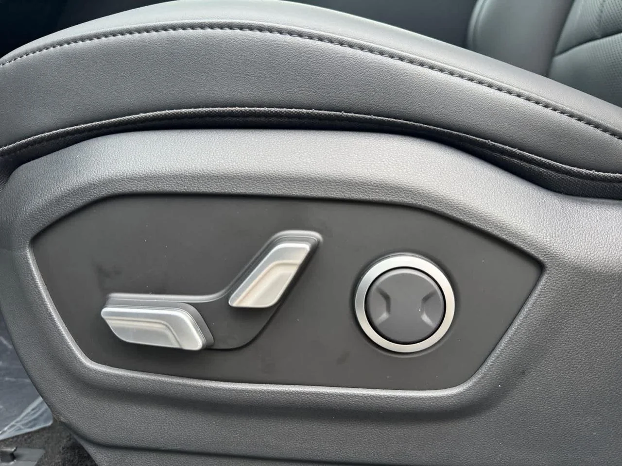New 2027 White Hyundai SEL image 13
