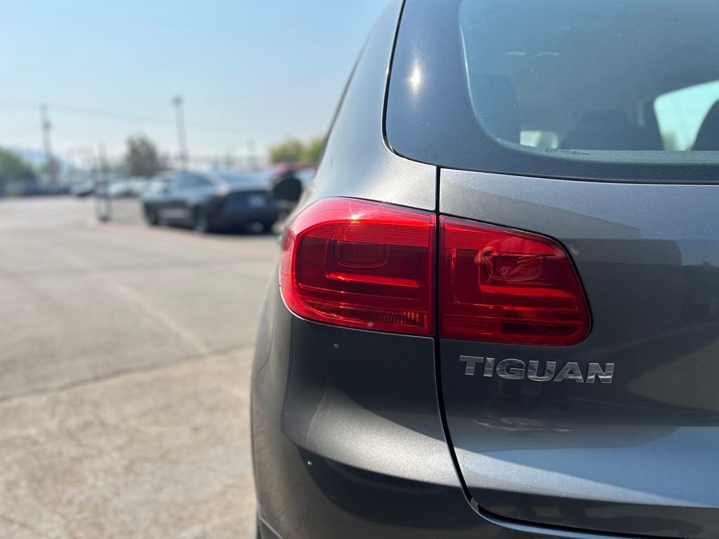 Used 2014 Night Blue Metallic Volkswagen S image 8