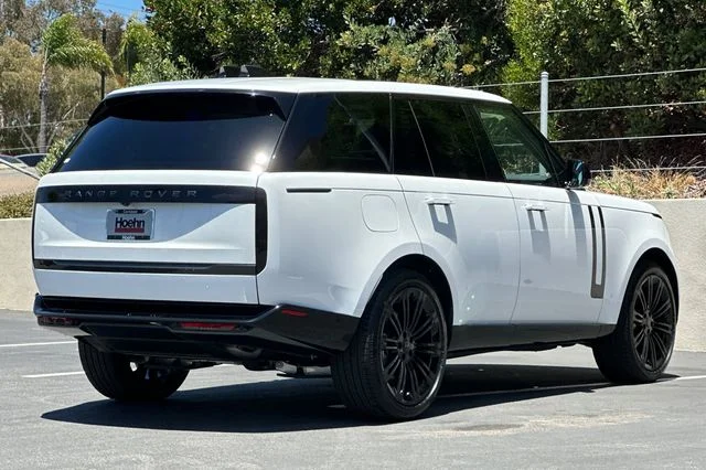 New 2026 Ostuni Pearl White Land Rover SE image 5
