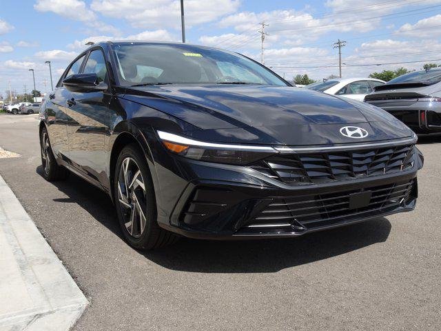 2025 Hyundai Elantra Limited - Photo 7