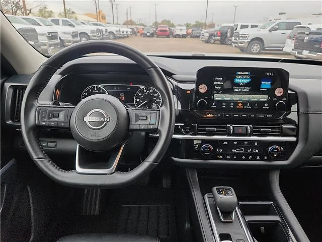 Used 2025 Green Nissan SL Front-Wheel Drive image 10
