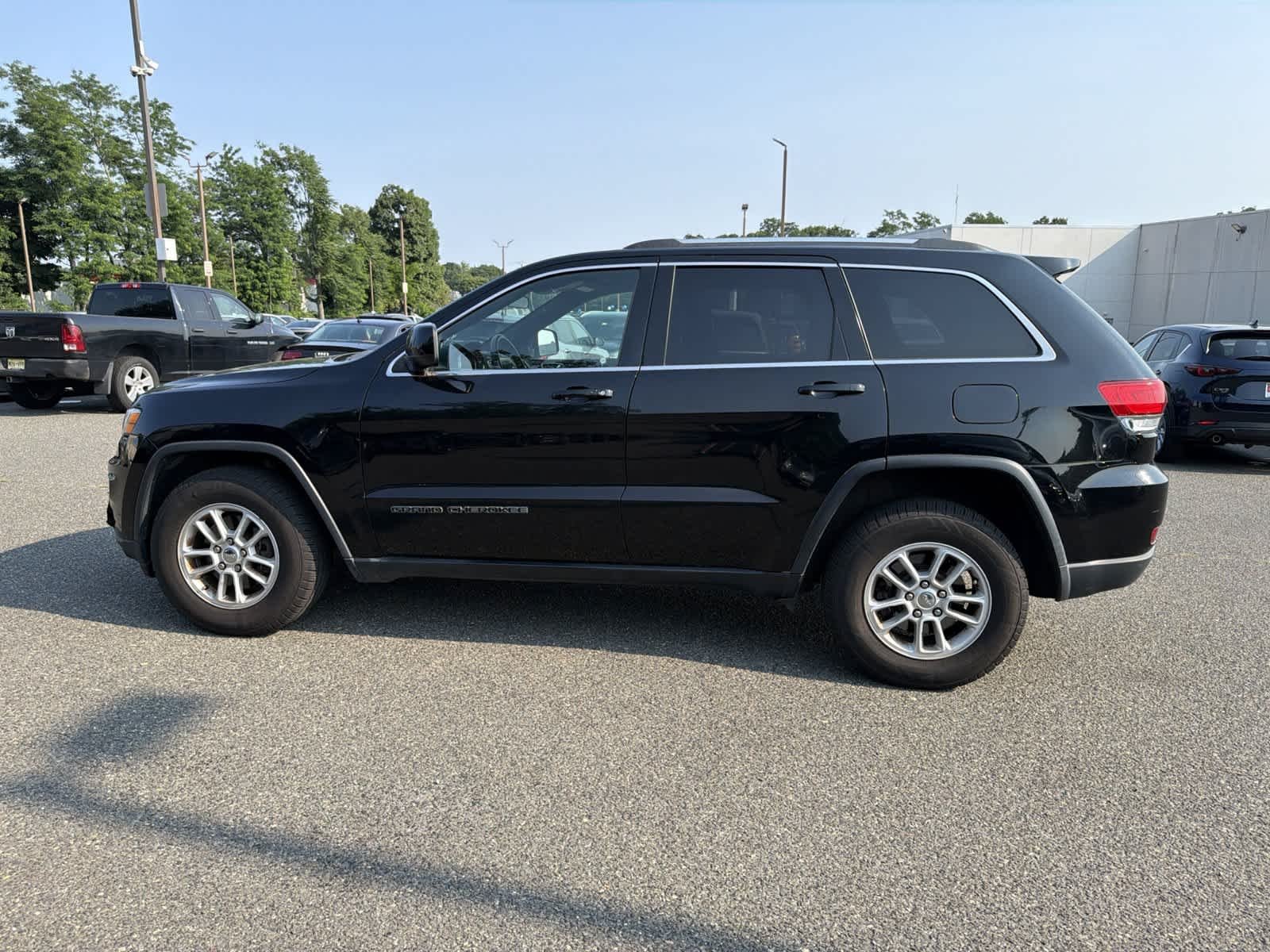Used 2018 Diamond Black Crystal Pearlcoat Jeep Laredo E image 2