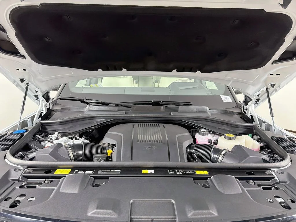 New 2026 Fuji White Land Rover SE image 32
