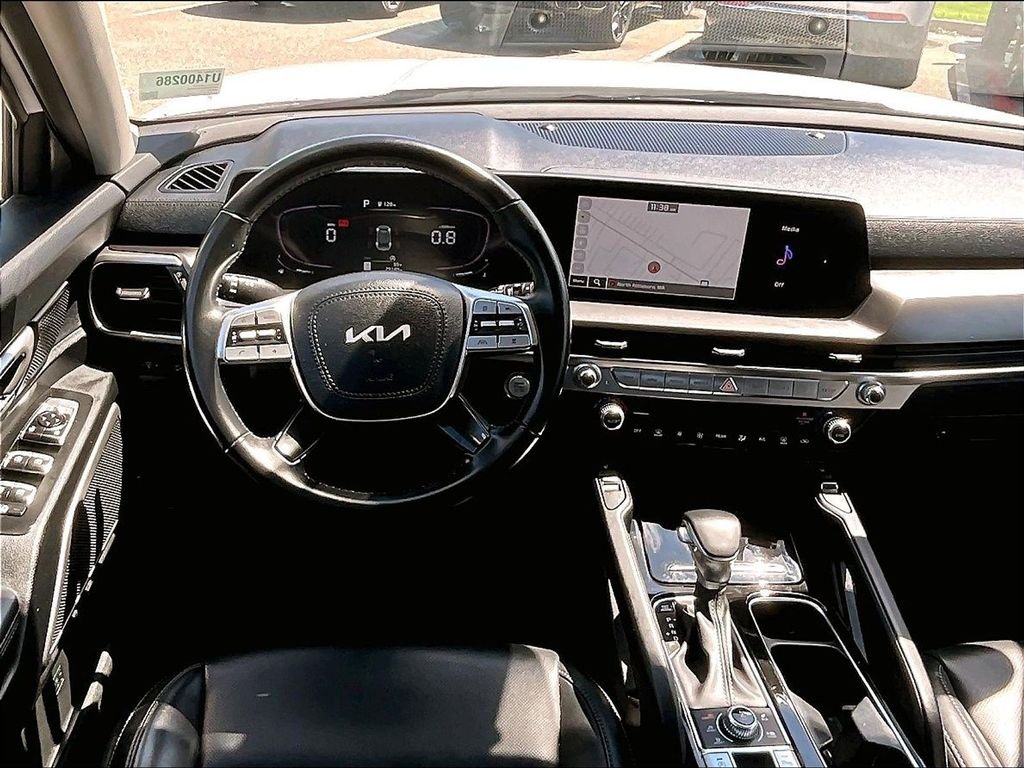 Used 2024 White Kia S image 18