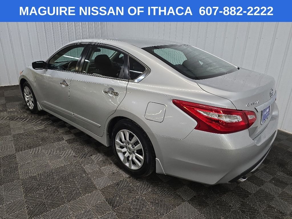 Used 2016 Silver Nissan 2.5 S image 9