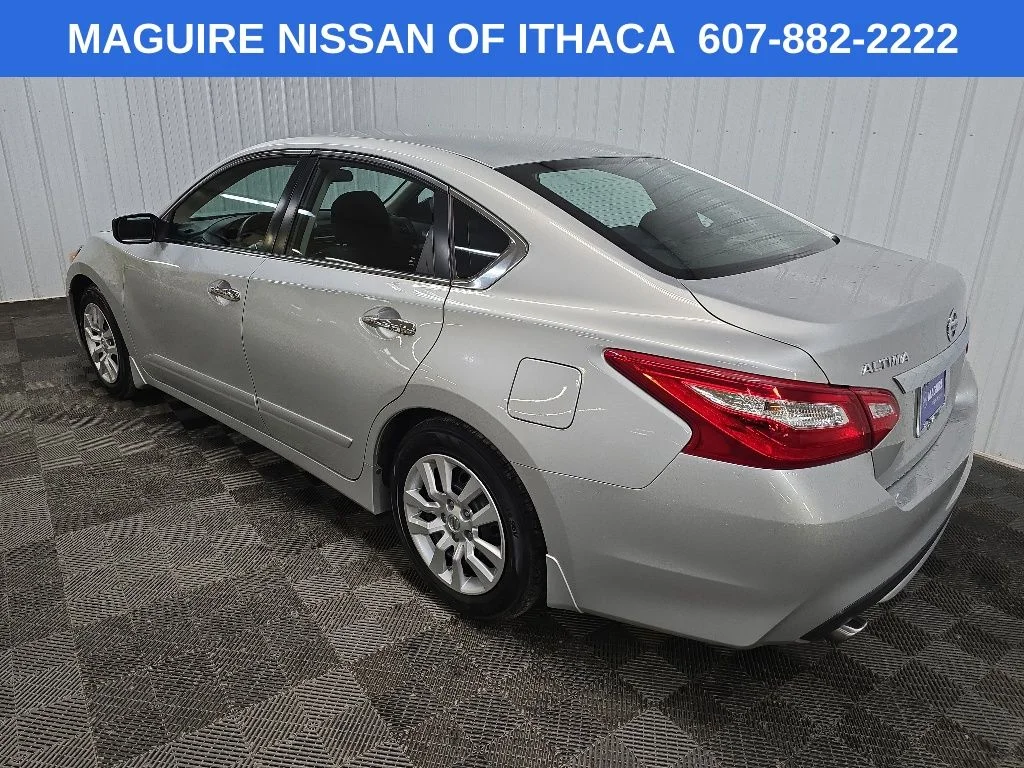 Used 2016 Silver Nissan 2.5 S image 9