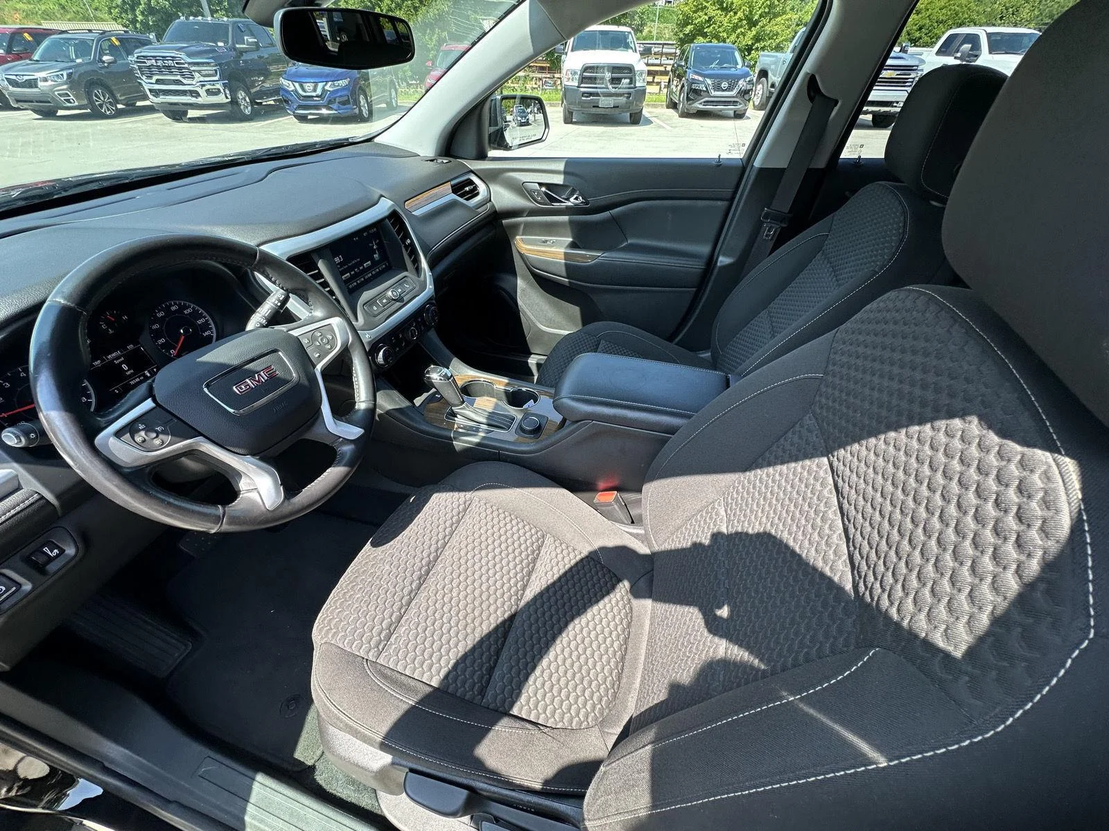 Used 2019 Ebony Twilight Metallic GMC SLE image 10