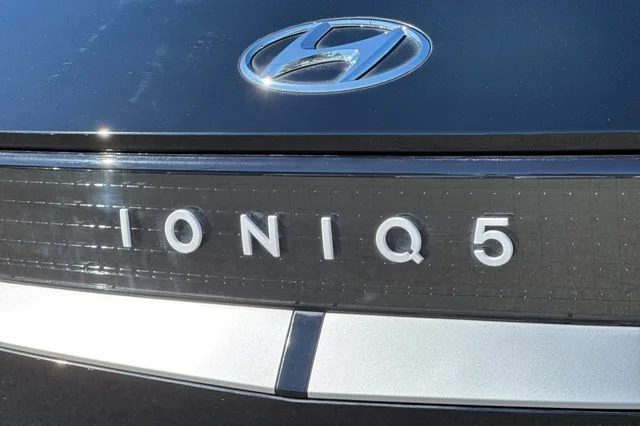Used 2024 Black Hyundai SEL image 34