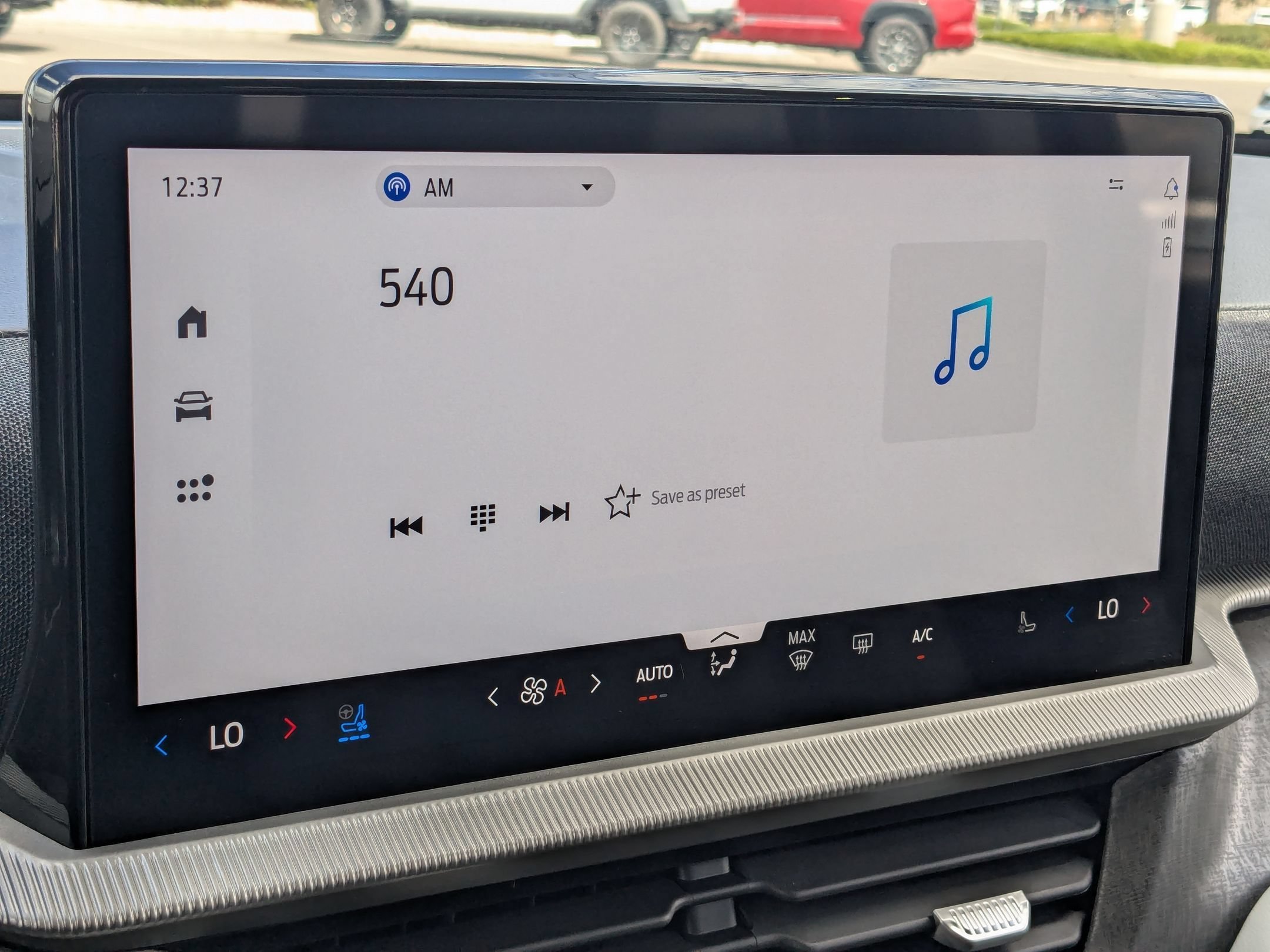 Used 2025 White Metallic Ford Platinum image 22