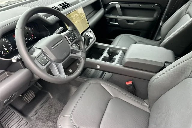 New 2026 Santorini Black Land Rover X-Dynamic SE image 9
