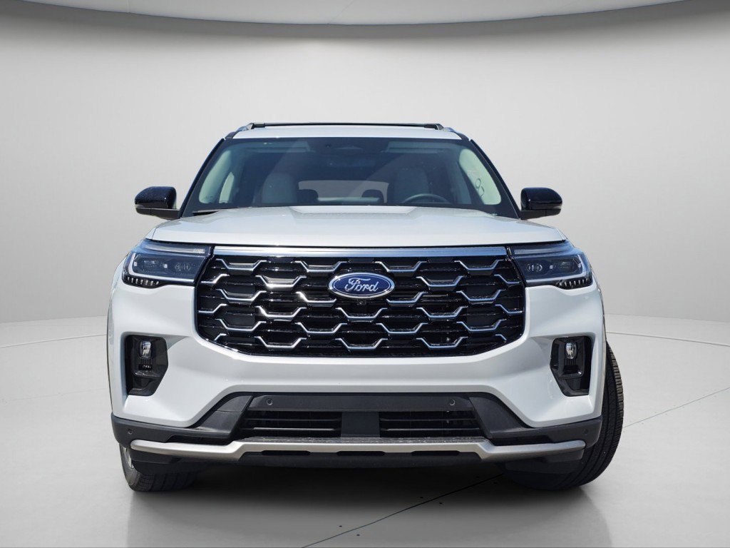 New 2026 Space White Metallic Ford Platinum image 3