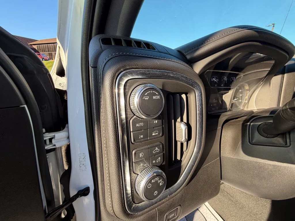 Used 2021 SUMMIT WHITE GMC Elevation image 16