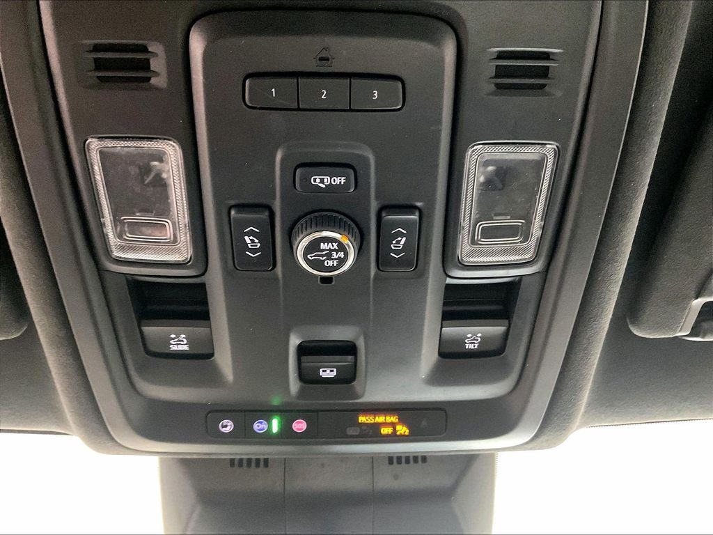 Used 2021 White Cadillac Sport Platinum image 27