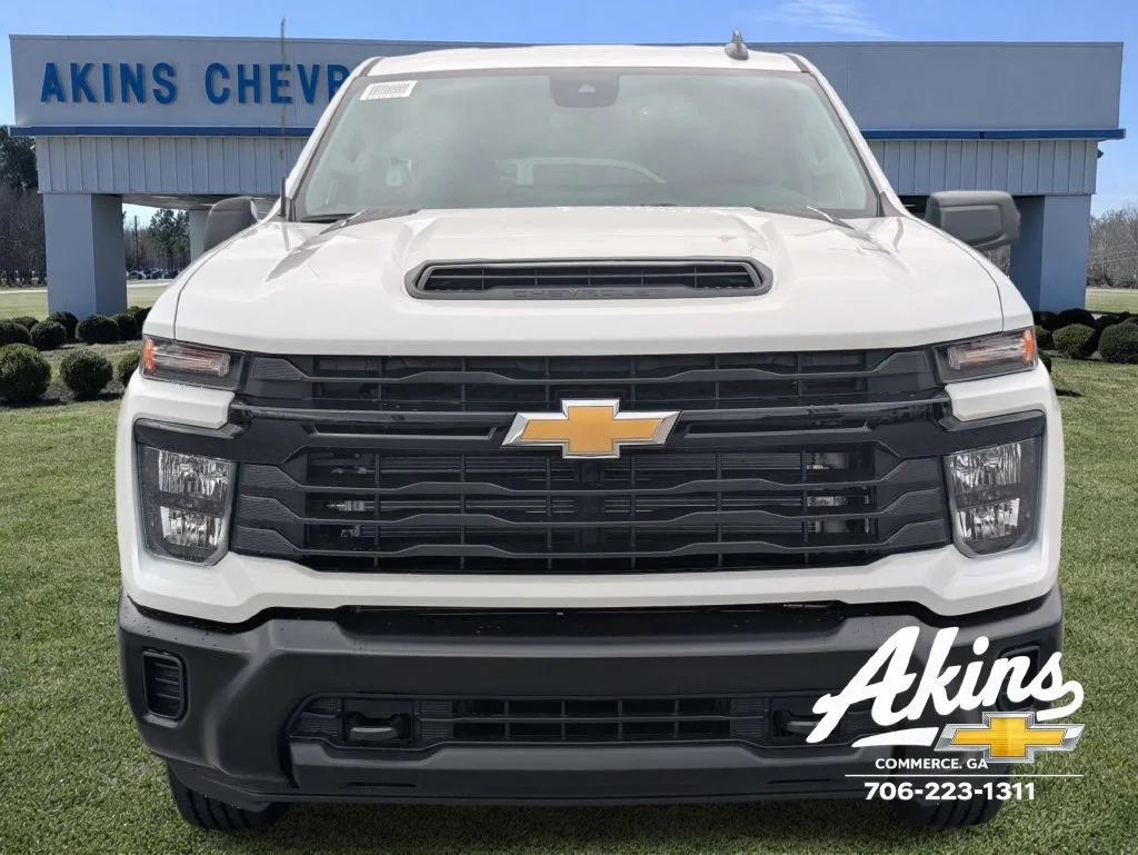 New 2026 Summit White Chevrolet WT image 9