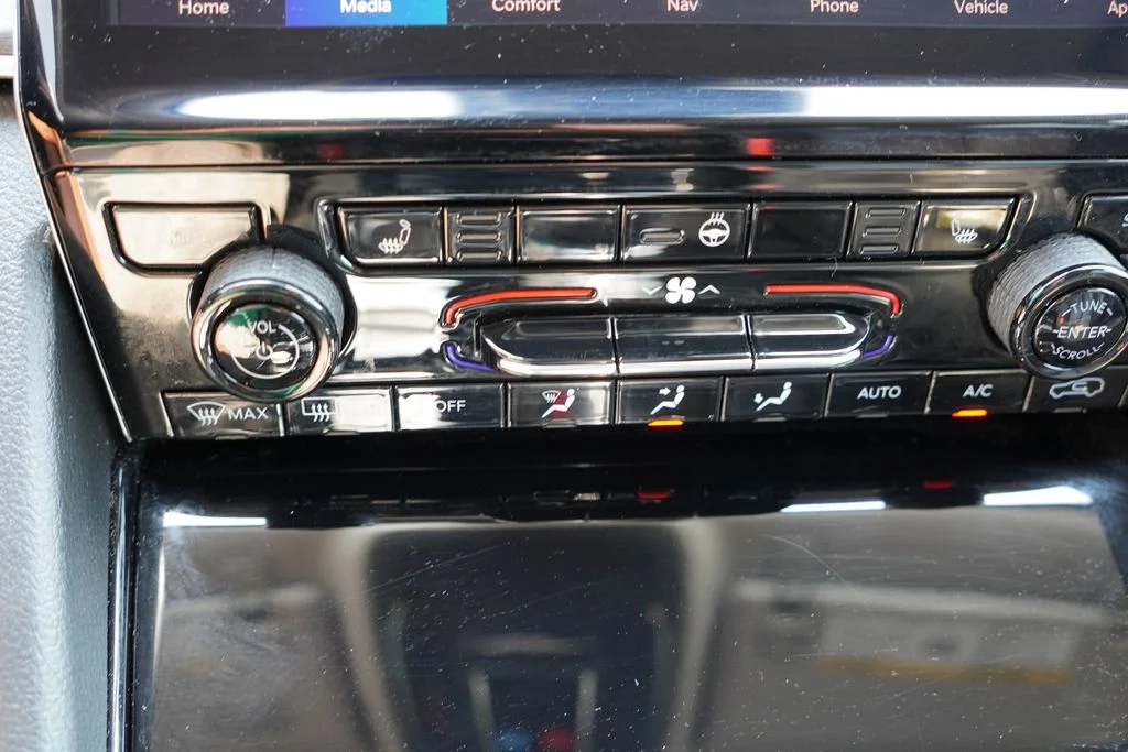 Used 2023 White Jeep Limited image 30