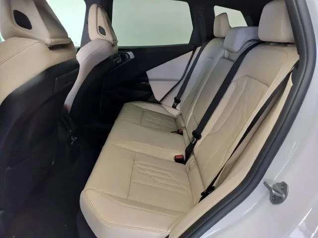 New 2026 Mineral White Metallic BMW 30 xDrive image 19