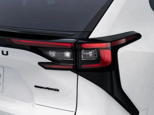New 2027 COSMIC WHITE PEARL Subaru Limited XT image 12