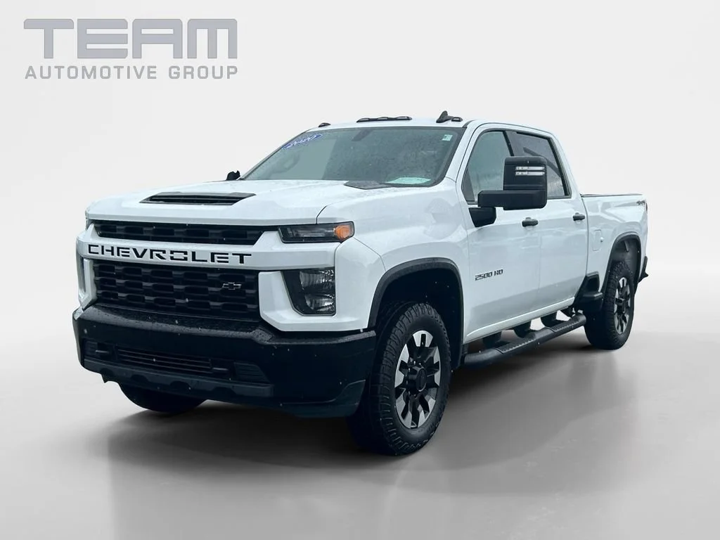 Used 2020 SUMMIT WHITE Chevrolet Custom image 3
