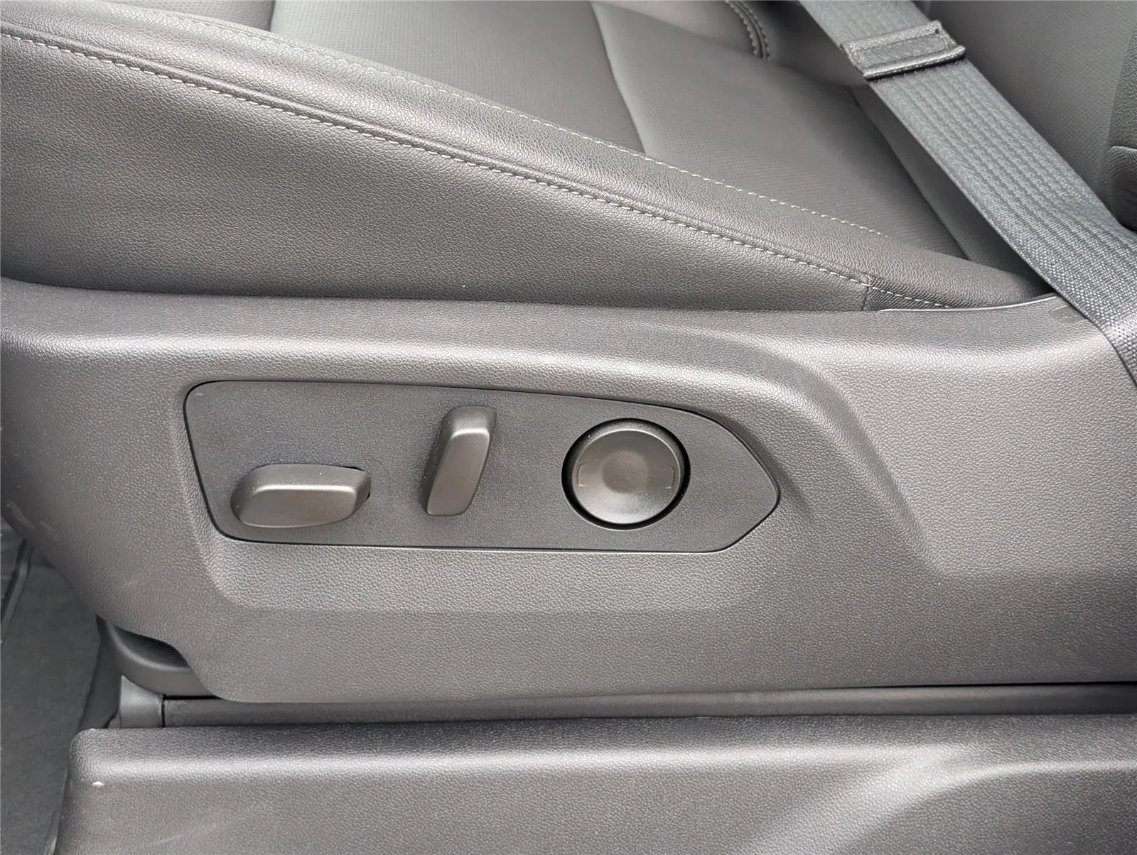 New 2026 Summit White GMC SLT image 31
