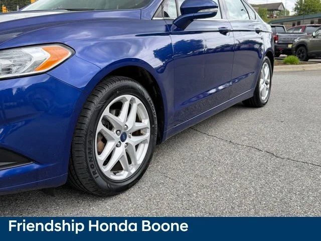 Used 2016 Blue Ford SE image 8