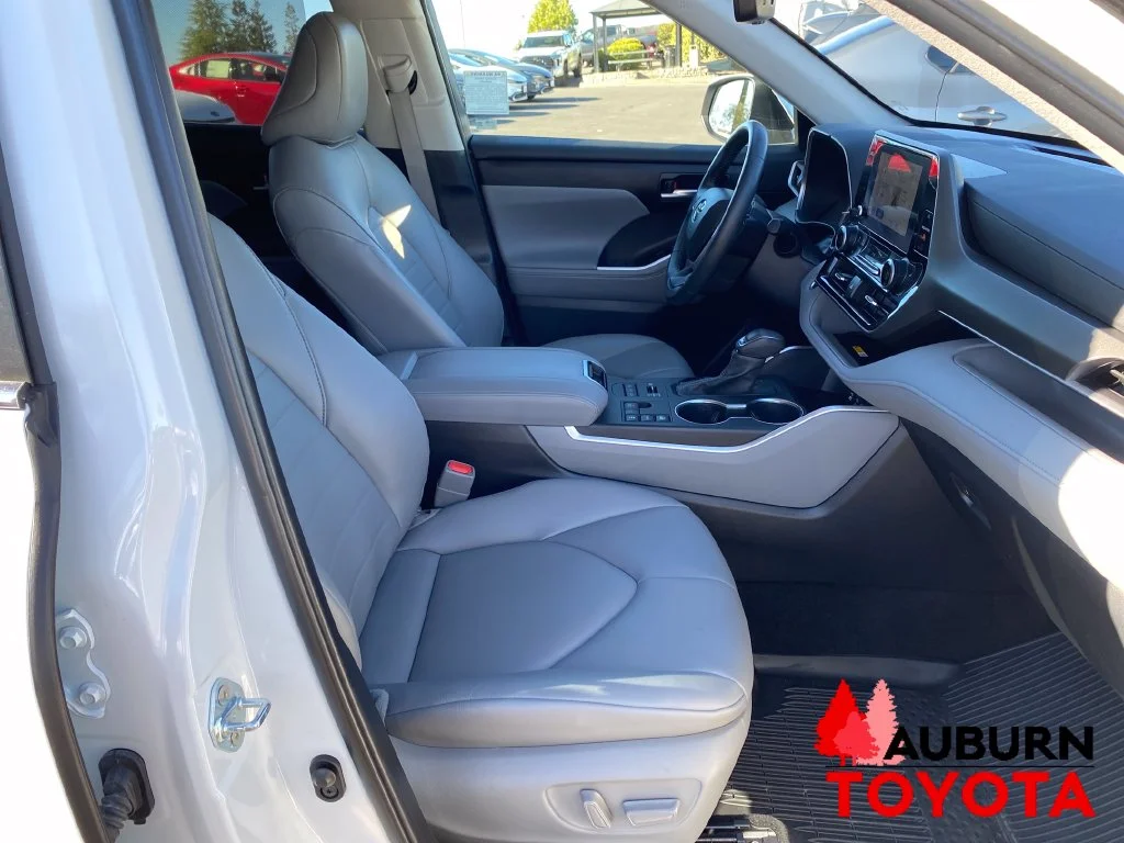 Used 2024 Wind Chill Pearl Toyota XLE image 22
