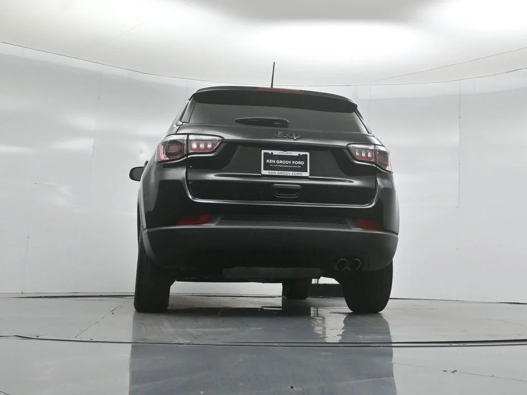 Used 2022 Black Jeep Altitude image 45